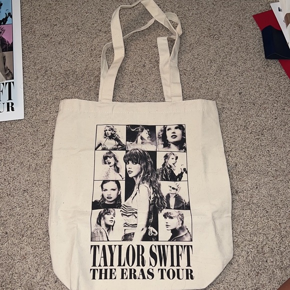 Taylor Swift VIP box - Picture 8 of 16